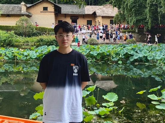 海角网
 梁采莹 (2)